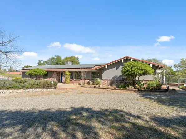 29667 Meadow Ln, Coarsegold, CA 93614