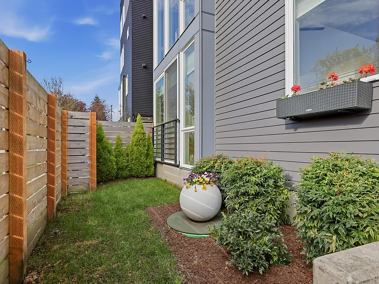 6320 41st Ave SW #A — Photo 21