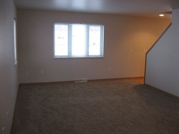 2nd image of 411 Greenbriar Ave