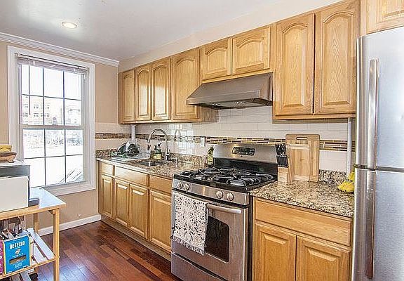 3rd image of 14-19 Astoria Blvd #2A