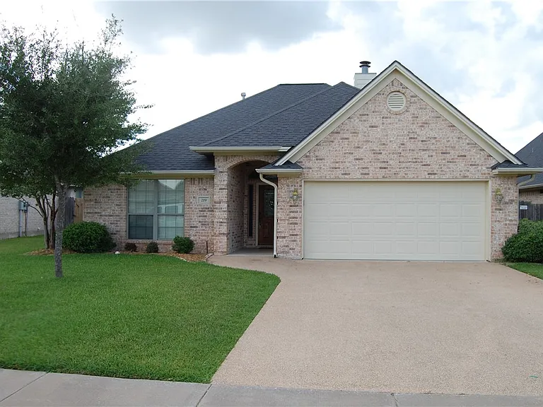 219 Rugen Ln — Photo 1