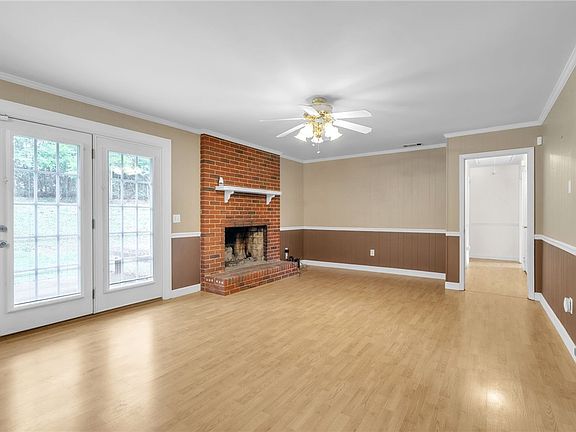 3rd image of 505 Greenview Dr