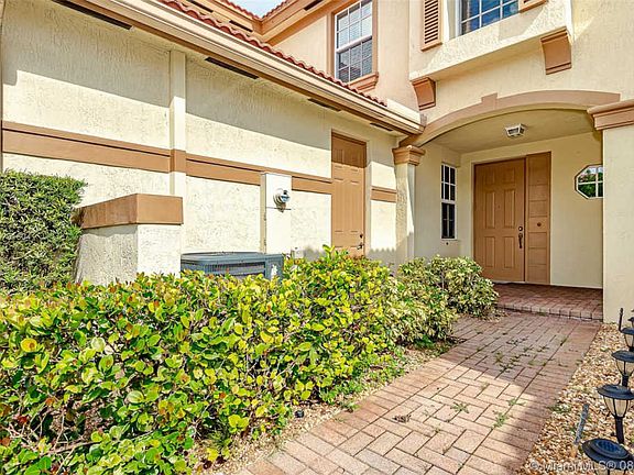 2nd image of 9737 Darlington Pl #9737