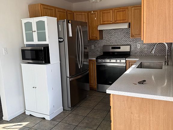 5th image of 206 S 12th St