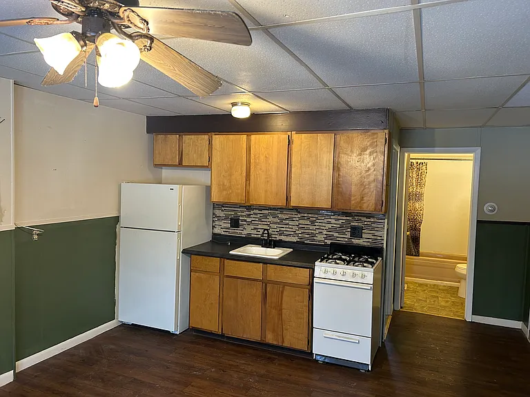 6 Memorial Dr #5 — Photo 5