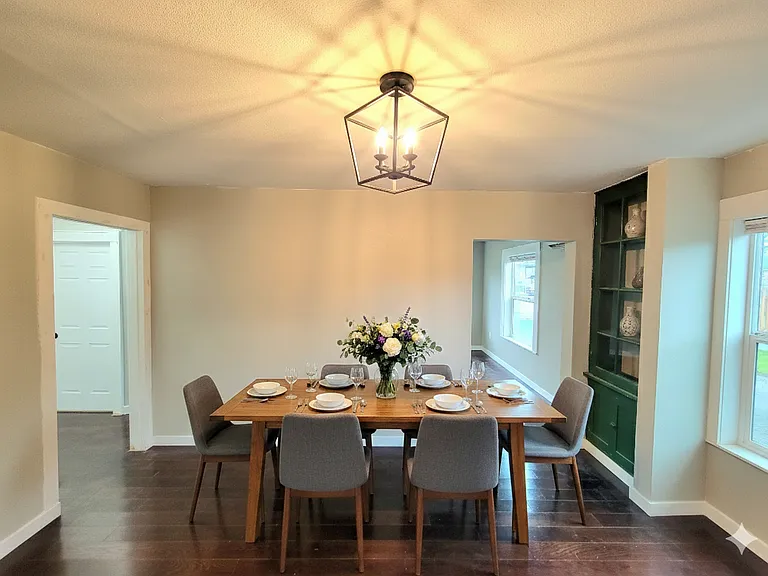 718 Perry Ave — Photo 8