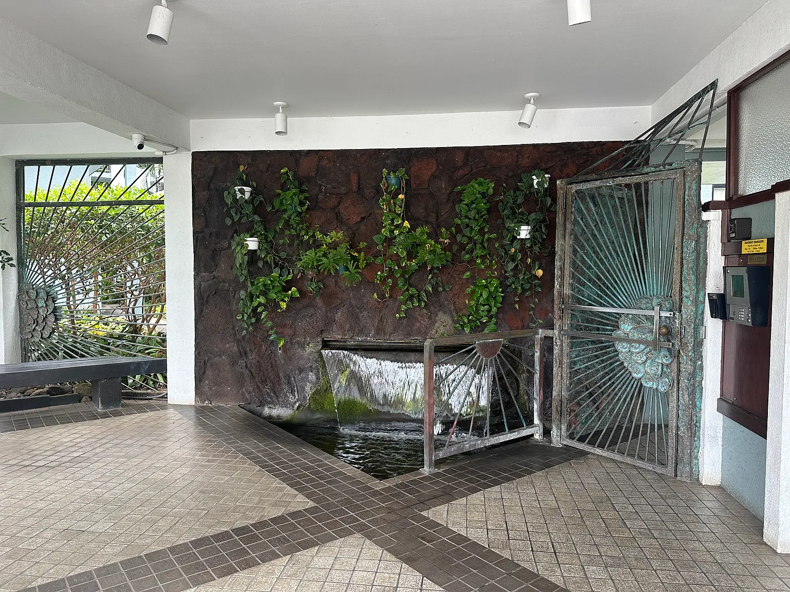 3 bed, 1200 sqft, $4,000 — Photo 2