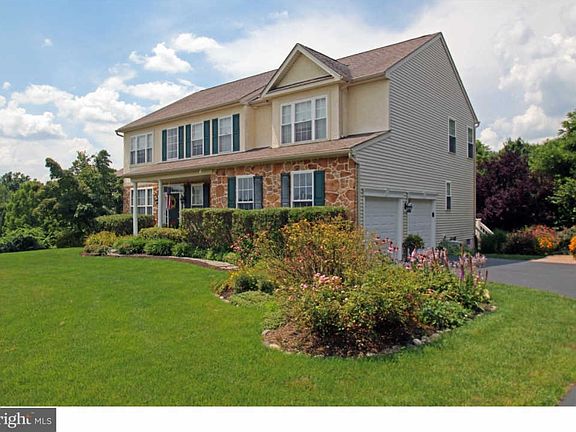 3rd image of 25 Camberly Ct