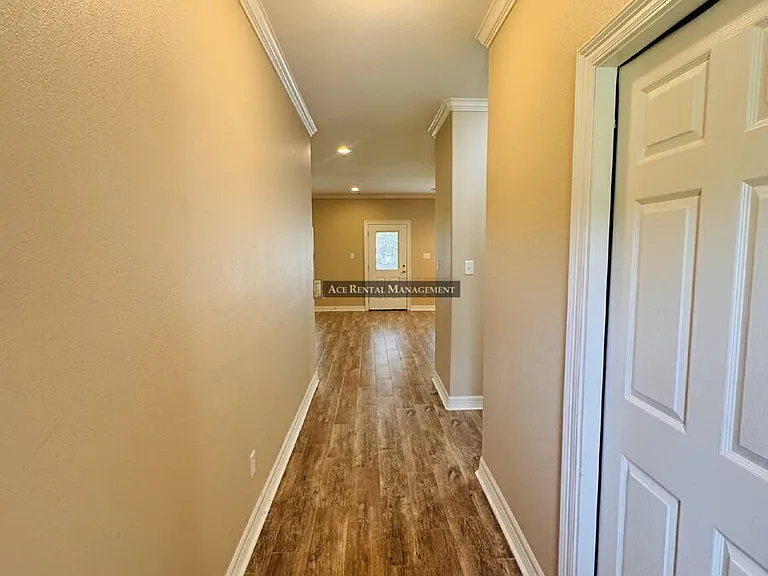 5B Concord Dr — Photo 2