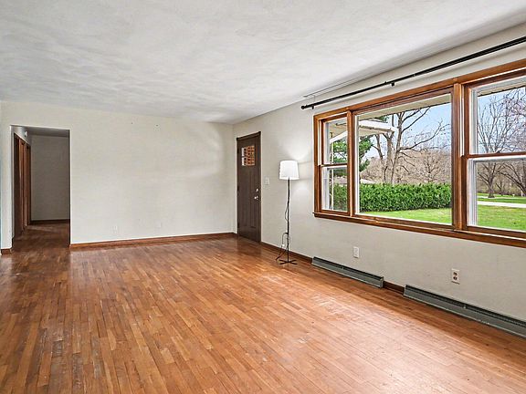 4th image of 2431 Lilac Ave