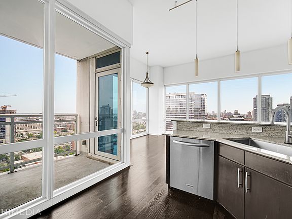 5th image of 757 N Orleans St #2109