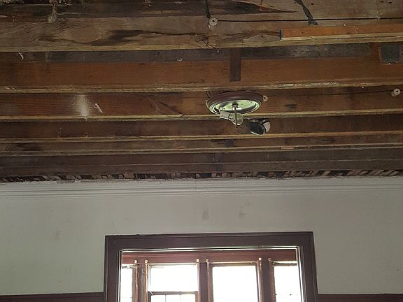 3rd image of 837 Lakewood St