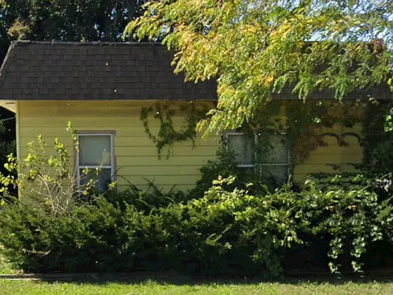 5061 N Green Bay Ave #B — Photo 1