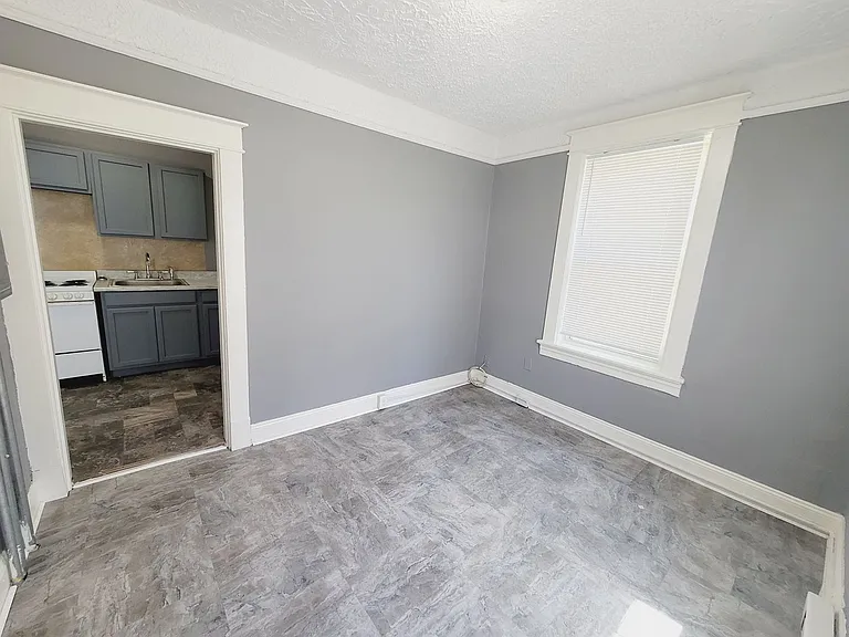 11 W Princeton Cir — Photo 6