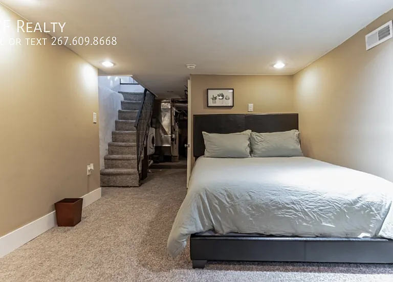2033 Sigel St — Photo 9
