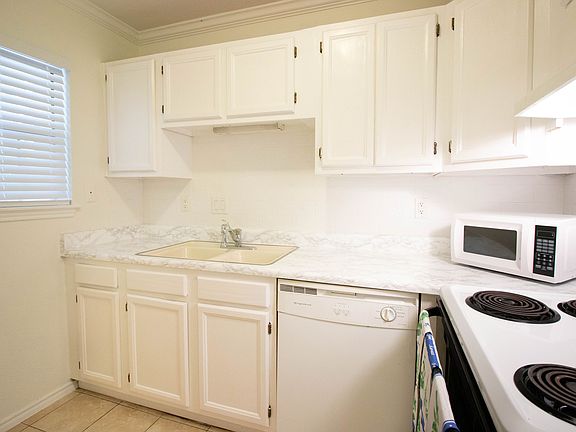 5th image of 8655 Datapoint Dr APT 208
