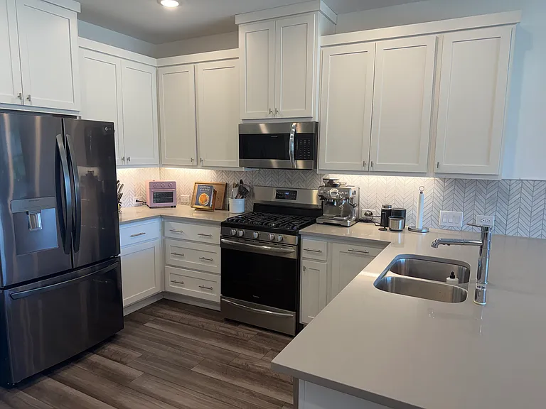 6073 Roper Rd — Photo 4