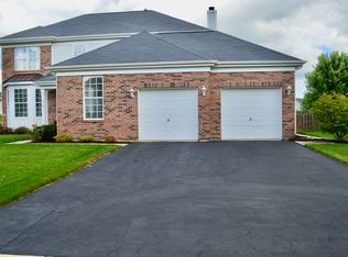 205 Talismon Dr, Crystal Lake, IL 60012