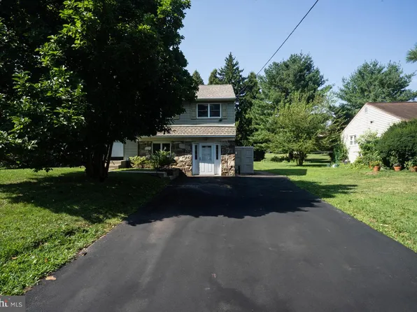 726 W Bristol Rd, Warminster, PA 18974