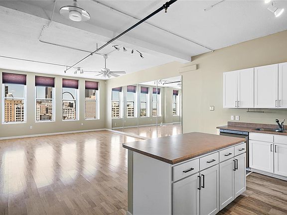 3rd image of 1501 Locust St APT 1006