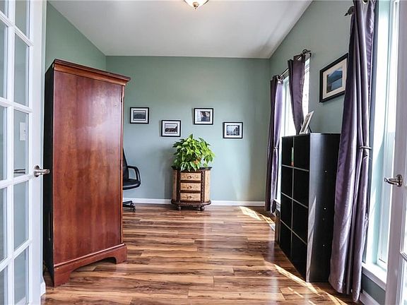 5th image of 26 Finch Wood Ln