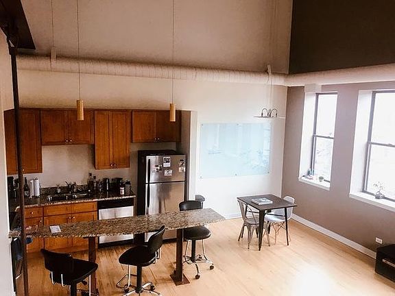 5th image of 2043 W North Ave