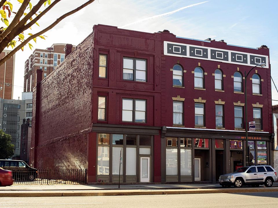 1st image of 711 W Broad St #202