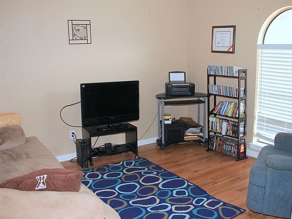 3rd image of 700 Diana Ave