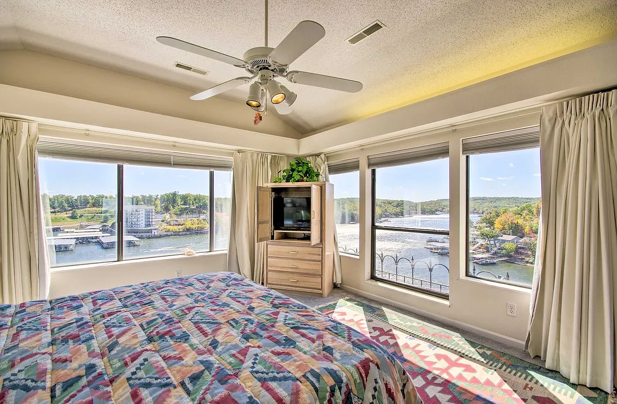 3 bed, 3.5 bath, 2486 sqft, $2,100 — Photo 3