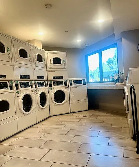 Newly Renovated Lexington Square - 62+ Age - Waitlisted - Income Restricted — Photo 11