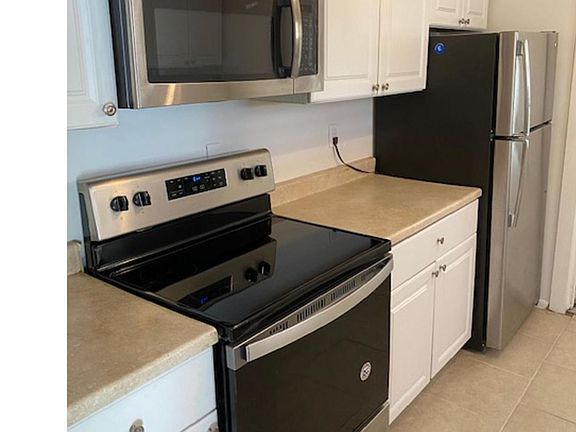 5th image of 2643 E Clarendon Ave