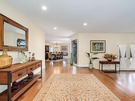 3rd image of 10 Skycrest Way