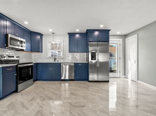 118 1/2 Market St, Amesbury, MA 01913
