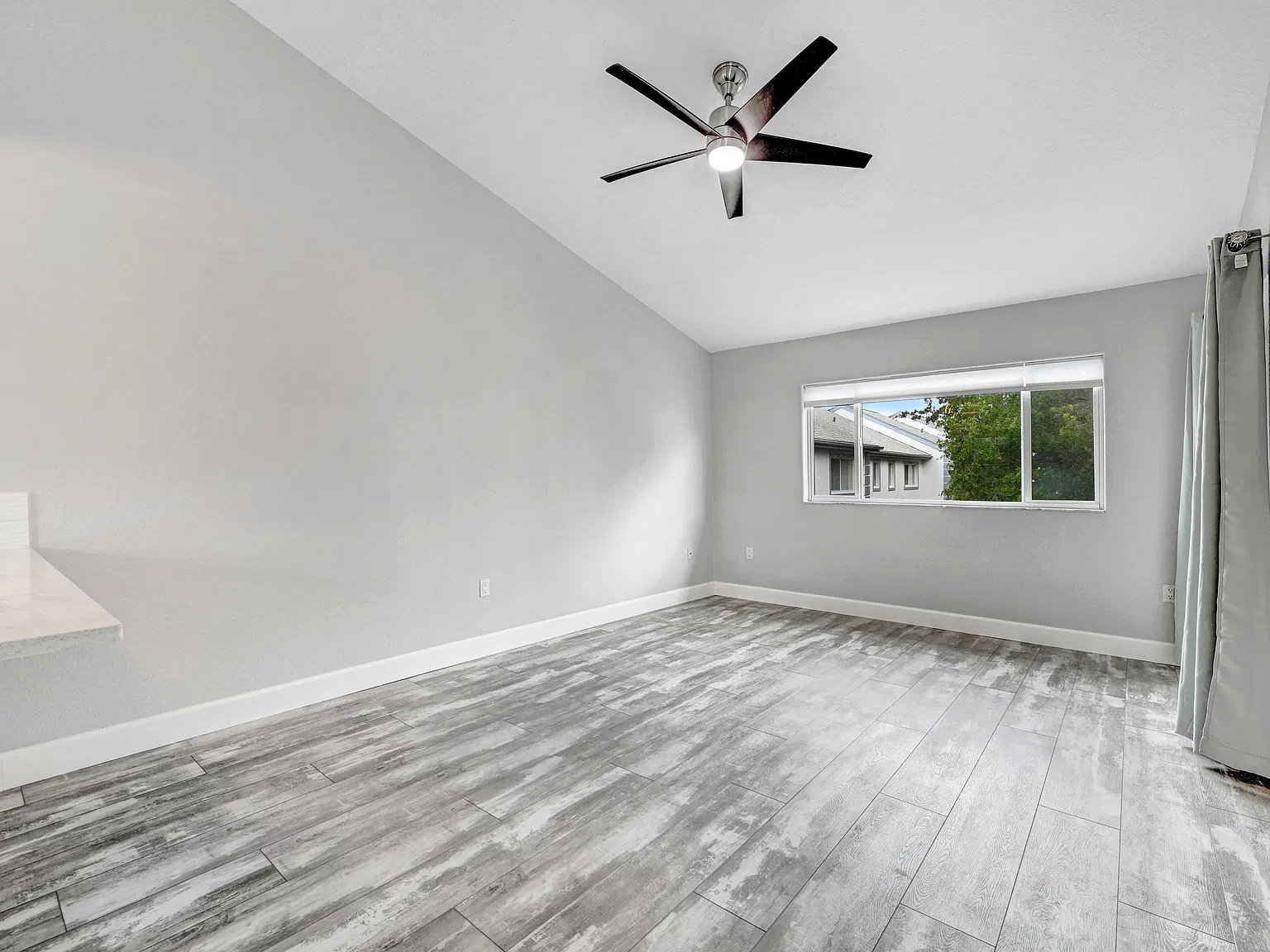 3 bed, 1014 sqft, $2,000 — Photo 3