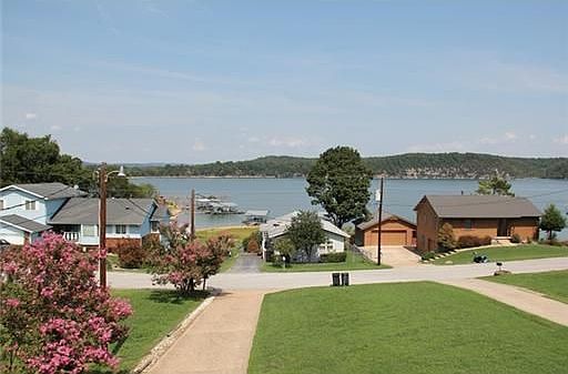 4th image of 8083 N Lakeshore Dr