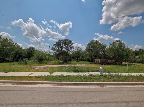 107 N Robinson St, Taylor, TX 76574