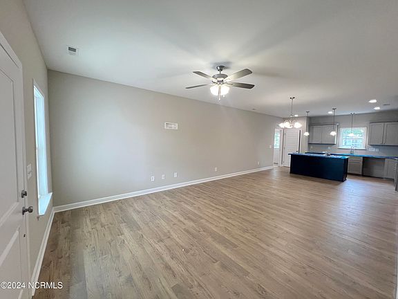 5th image of 106 W Sillinger Drive