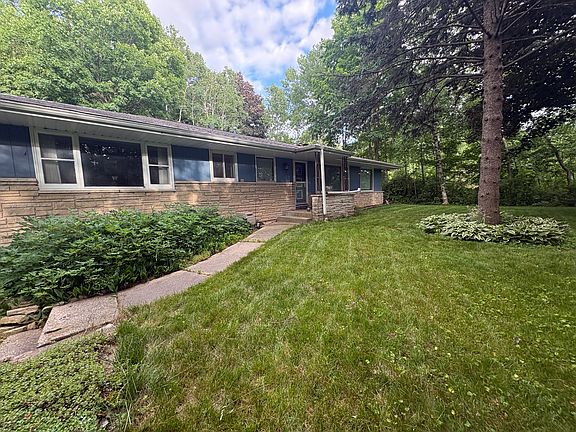 3rd image of 3580 Slinger Rd