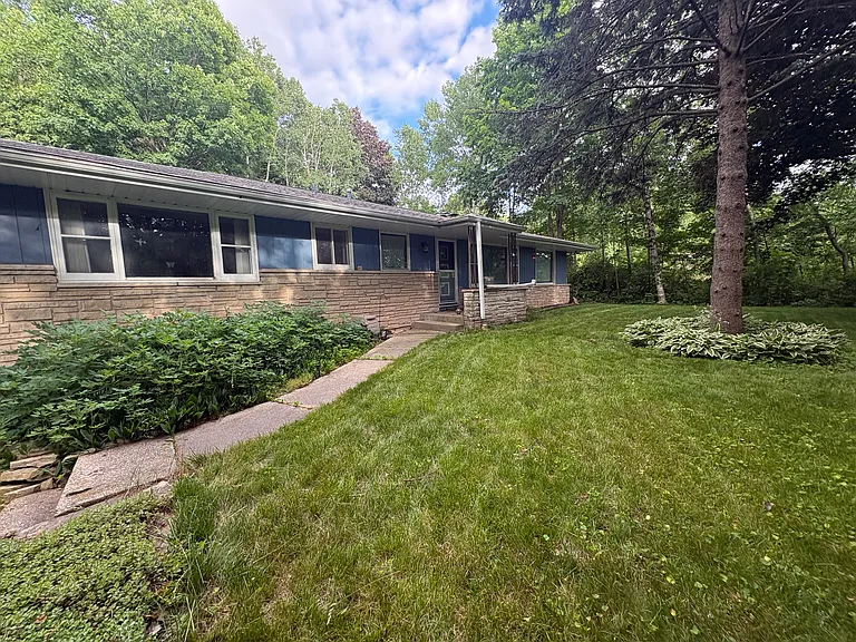 3580 Slinger Rd — Photo 3