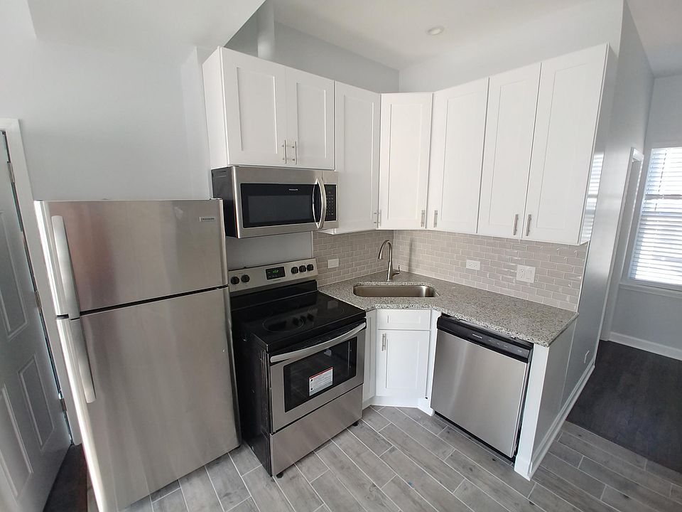 1st image of 3225 N Wilton Ave #2S