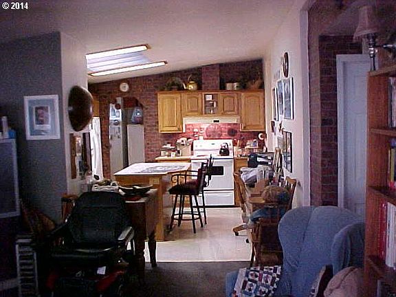 4th image of 17401 SE 39th St