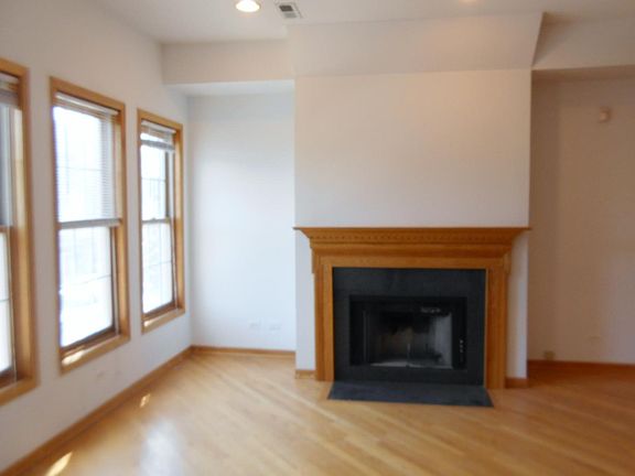 3rd image of 1326 W Diversey Pkwy #2FF