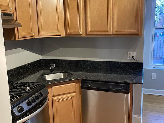 3rd image of 2437 W Ainslie St #Ch1