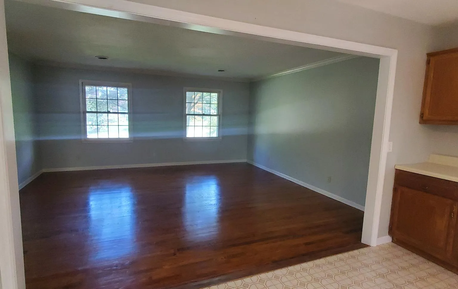 3 bed, 2195 sqft, $2,350 — Photo 3