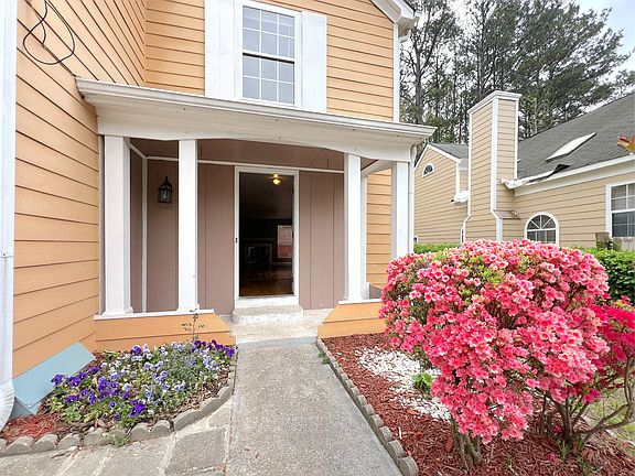 2nd image of 790 Hampton Hill Ct