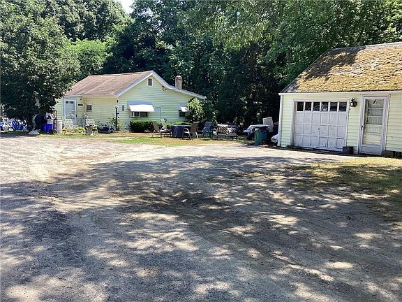 3rd image of 329 Namquid Dr