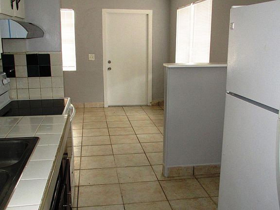 4th image of 3195 Prince Dr