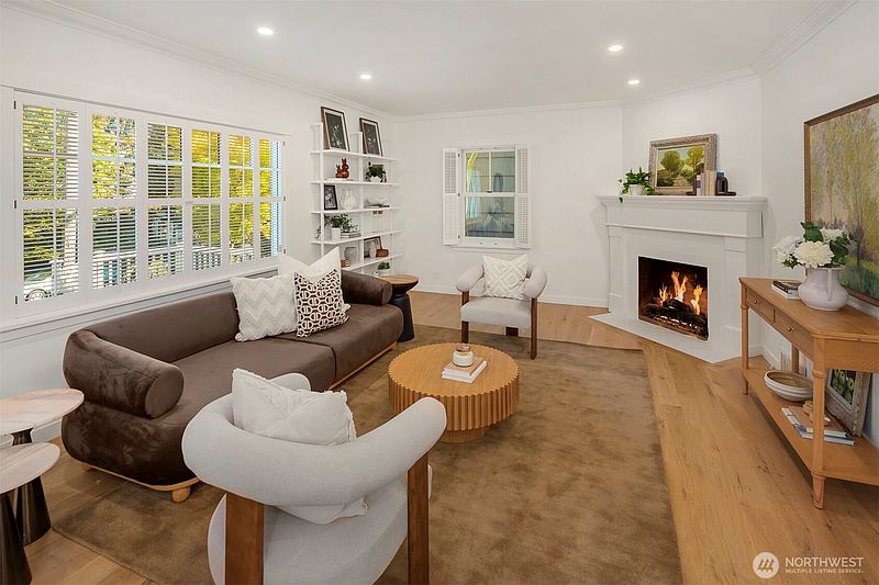 4th image of 5019 36th Avenue NE