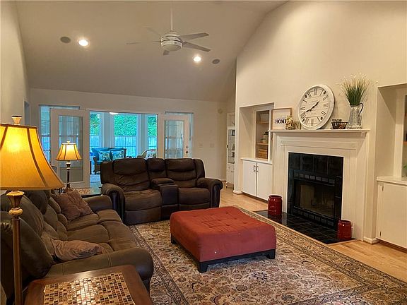 2nd image of 220 Shadowlake Dr