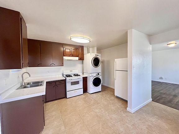 4th image of 338 E Division St